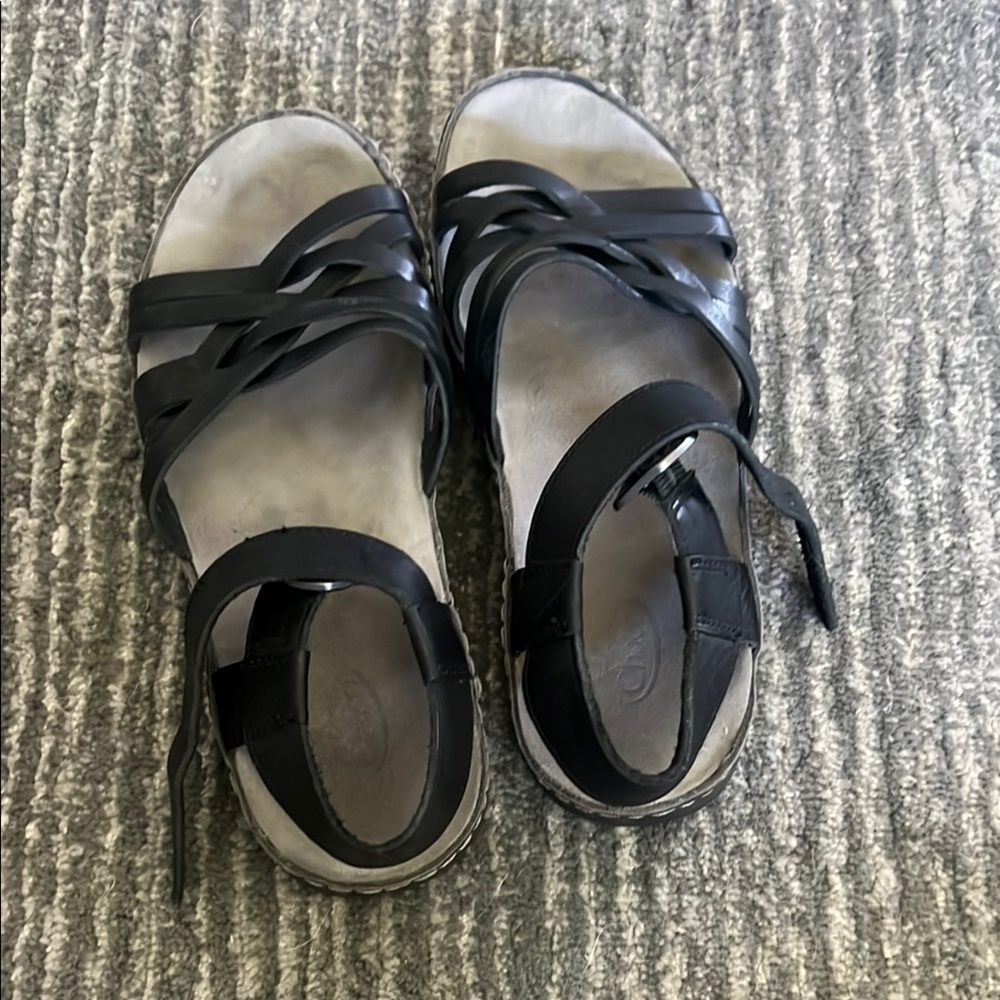 Chaco Fallon Sandals Black Leather Size 7/38